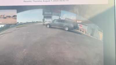 Went to lunch with my boyfriend today and our tesla cam caught the dude who hit the building and ran while we were inside eating