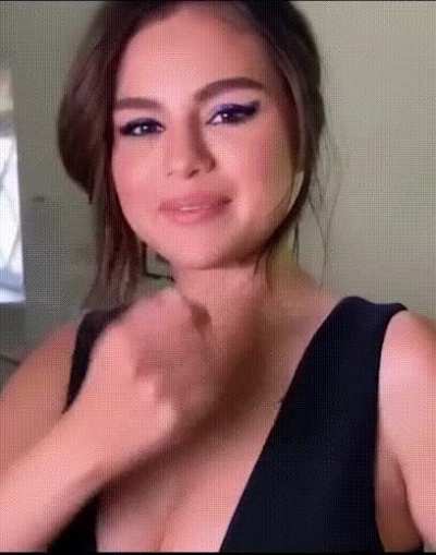 Selena Gomez giving you some instructions