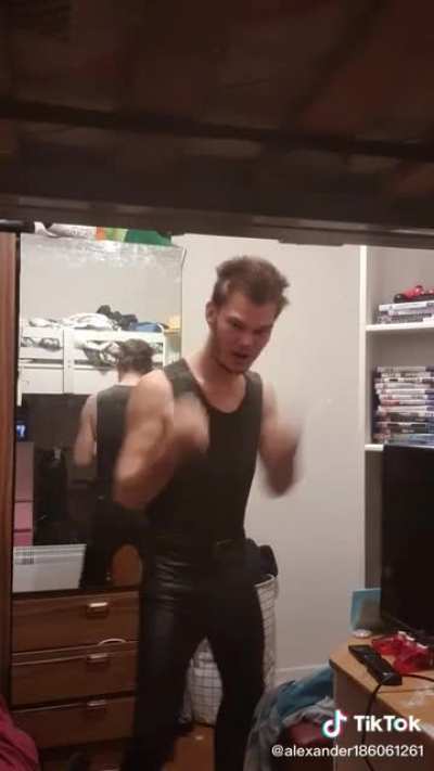 I hope my gf doesn’t see this or she’ll go for him
