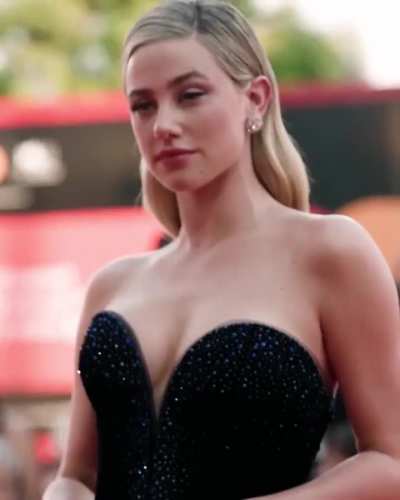 Lili Reinhart 