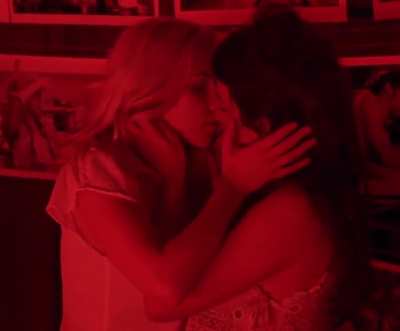 Penelope Cruz and Scarlett Johansson Lesbian Scene in Movie“Vicky Cristina Barcelona”(2008)