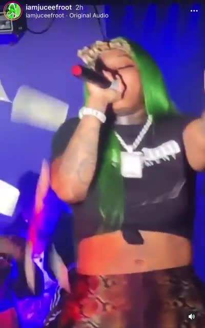 JuceeFroot Twerking On Stage