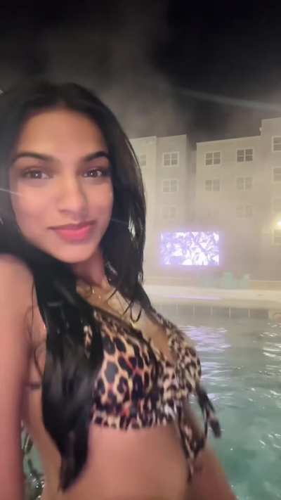 Hot tub shorty😮‍💨