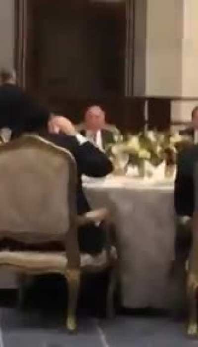 Külliyede çekilen görüntülerde,Cumhurbaşkanı Erdoğan'ın masasında rakı görüldü