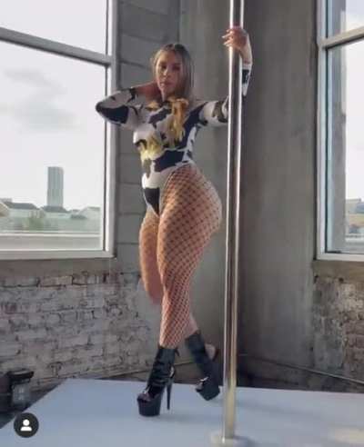 WORK DAT POLE!!!