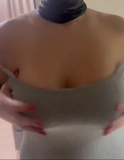 البز اللبن<wbr>اني الاصيل 🫣 lebanese titty reveal