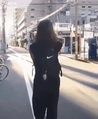 Watch how fast she can run!