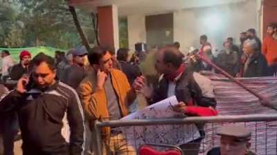 Man explains in 2 mins the reason for supporting Imran Khan which I couldn't have explained in a whole day!