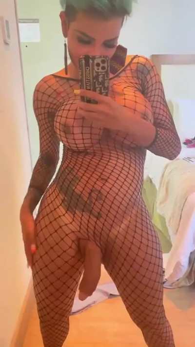 Bow down to your big dick queen 👑