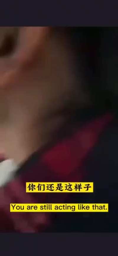 Chinese cop tells a civilian to stop resisting lockdown: 