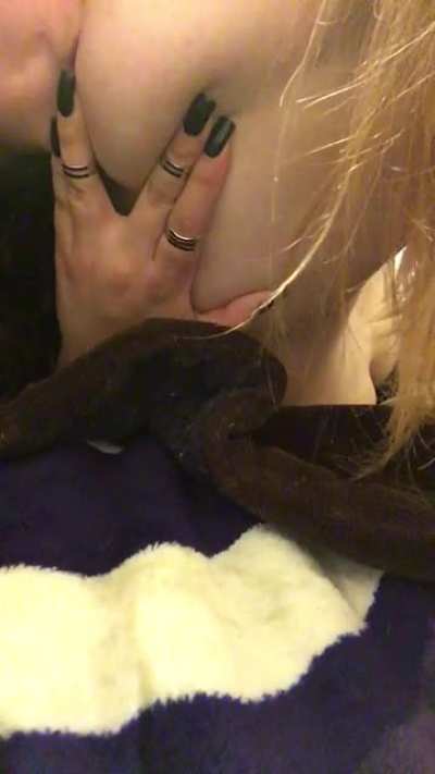 kissing