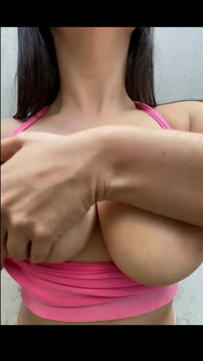 If you like natural DDD's then this reveal is for you 🤭