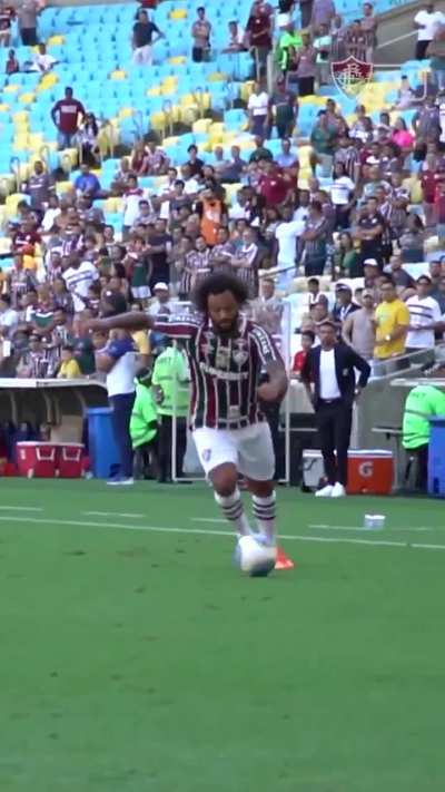O domínio do Marcelo no primeiro gol do Fluminense