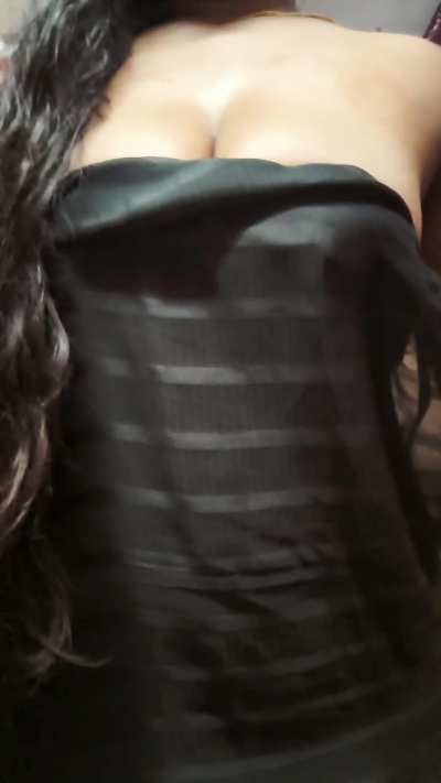 First night black saree lo Ela ne mundu vaste em chestauv ?