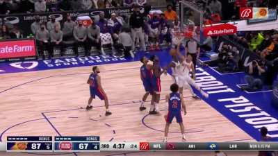 [Highlight] Devin Booker with the monster putback slam
