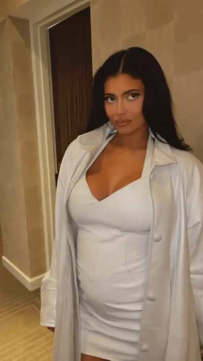 pregnant look
