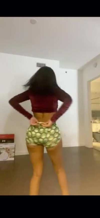 🧛🏾‍♀️