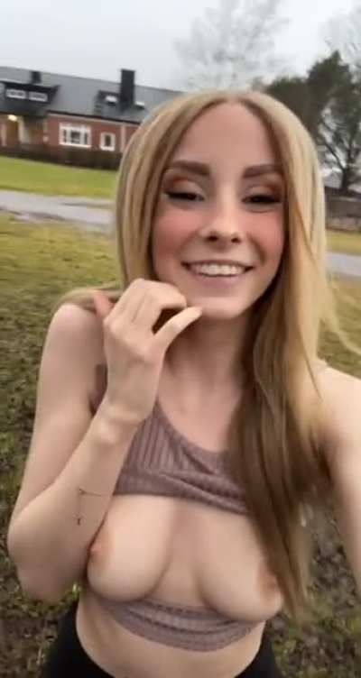 Pretty sure this top was made for flashing 😅💕 (reveal)