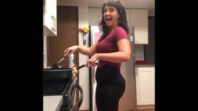 Yoga Mom twerk