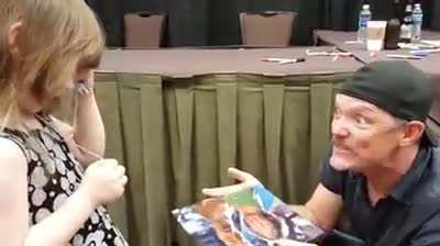 Matthew Lillard cheering up a fan with his Shaggy voice