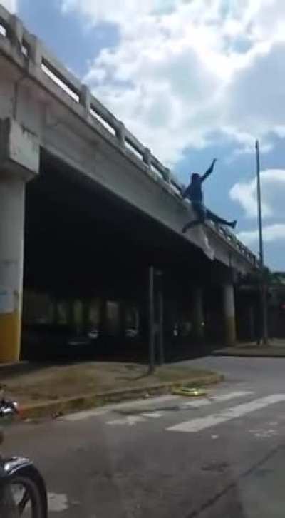 Joder que grande el Spiderman panameño 🤣👌🇵🇦