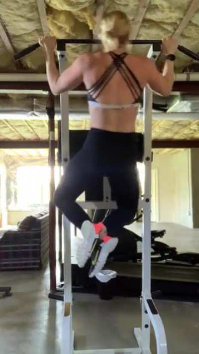 Who else is getting a kick out of type writer pull-ups? I add at least a set per week to spice up my pull-up game