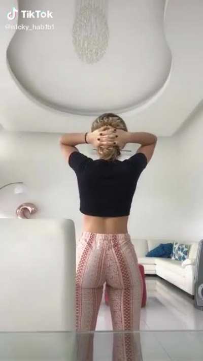 Thicc 🍑 & Ready To Get Hit 👊🏼 Tik Tok 🎶