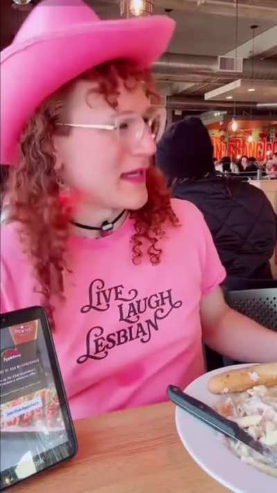 Streamer finds problems in every dish served at restaurant
