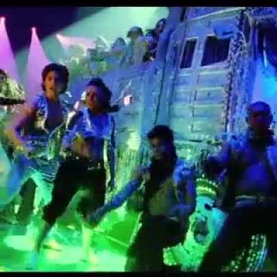Rani Is such an amazing dancer that I’m actually finding it hard to focus on shahid…she’s just so underrated when it comes to dance.