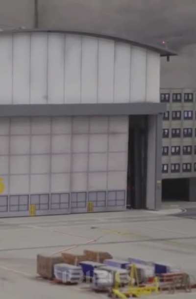 Interesting hangar (better with sound)