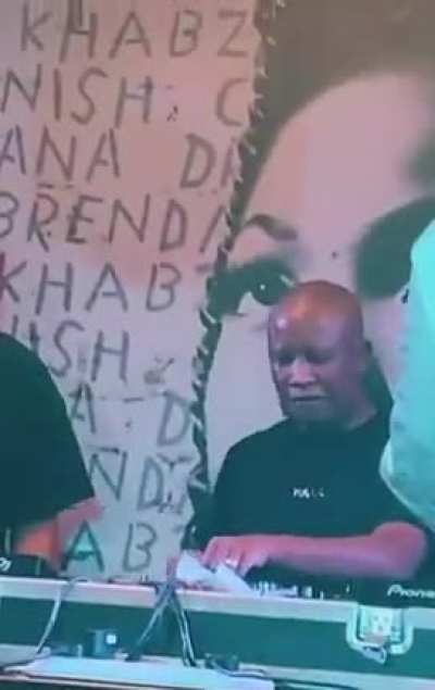 Presidential enough ? Some prefer Golf ,Juju prefers the decks.