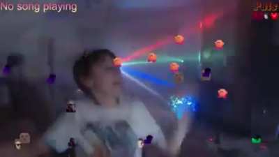 xQc: rgb hurts my eyes dud / 12 year old viewers:
