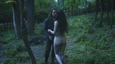 Charlotte Murphy ass jiggles in The last kingdom