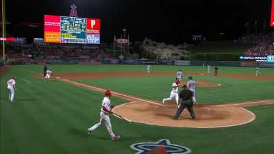 [Highlight] [Highlight] Ohtani drives in two in the bottom of the 9th to pull the score within a single run