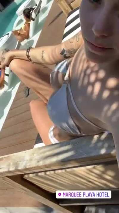 Hot 😍