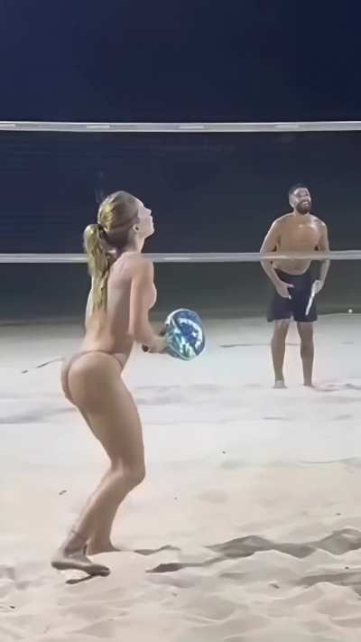 Falar de Badminton nesse país é pedir pra ser taxado de idiota, por isso que eu tenho um plano. Comecei um perfil nas redes sociais, e ao invés de um cara dando as aulas, sou eu, mas como mulher ensinando os básicos. E também um pouquinho a mais também. T