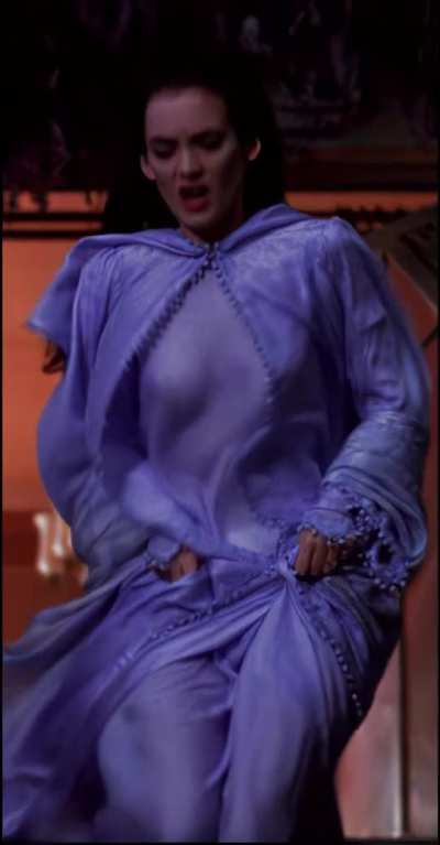 Winona Ryder slo-mo in Bram Stokers Dracula