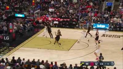 [Highlight] Colin Sexton beats all five Raptors players down the floor off a made basket for the quick layup