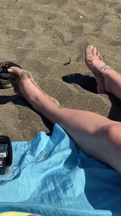 Sandy beach toes