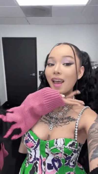 Bella x Valkyrae