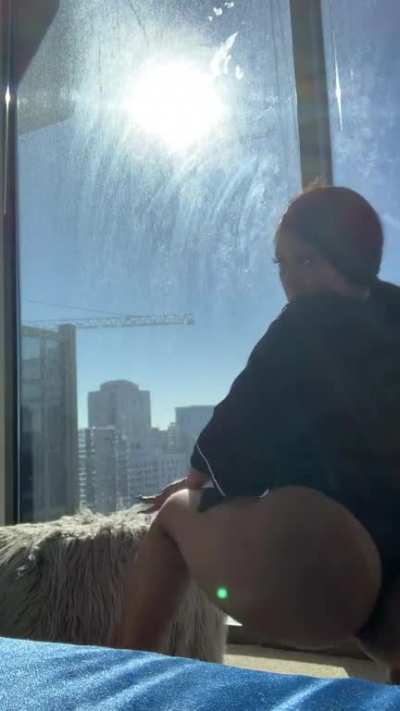 More robe twerking