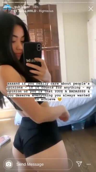 Haven’t seen these on here, her ass looks so good😭