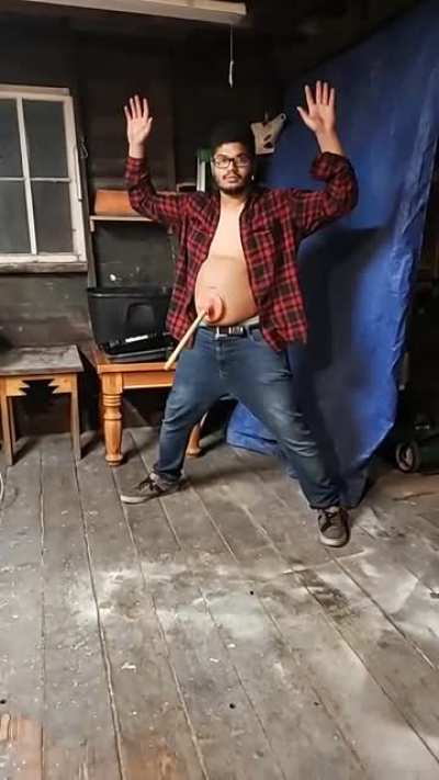Cop tells man to remove plunger from his belly