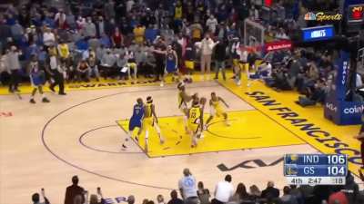 [Highlight] Curry makes a tough layup in the clutch and is in disbelief after