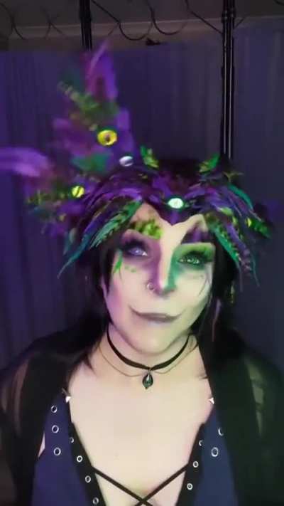 Good cosplay, hate the sound.