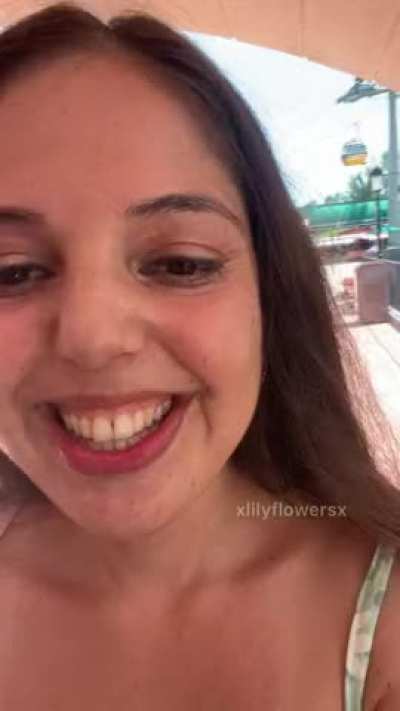 Quick pussy flash