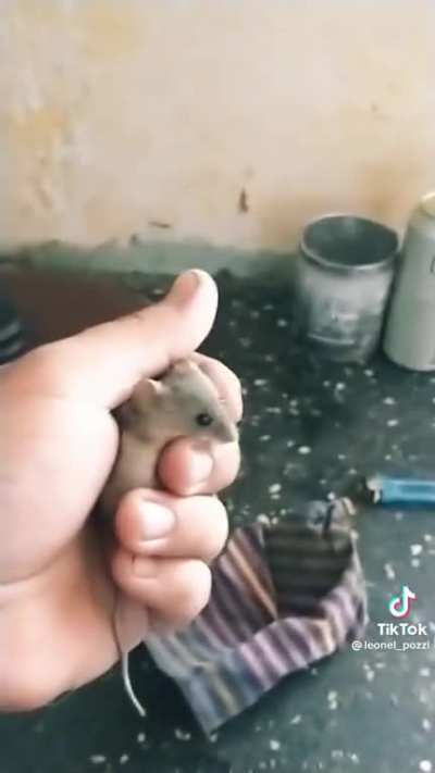 😐