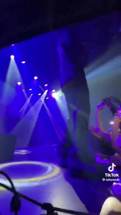 Oh my god he really licked Lone’s shoe what the fuck is wrong with y’all 😭😭😭😭😭😭