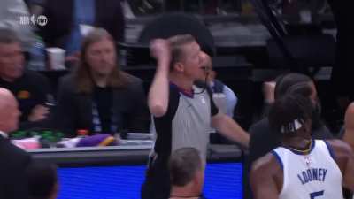 [Highlight] Klay and Booker have to be separated and then Klay gets ejected by the ref who talks trash to Booker on his way out