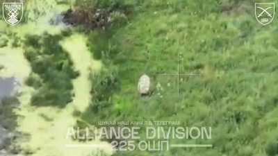 Drone footage of a Russian soldier trying to sneak up on a Ukrainian position wearing an anti-thermal coat during the day. A drone pilot of the Ukrainian 225th Assault Battalion stopped the attack.